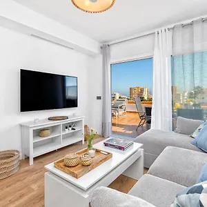 https://lola-playa-puerto-marina.hotelsinnerja.org